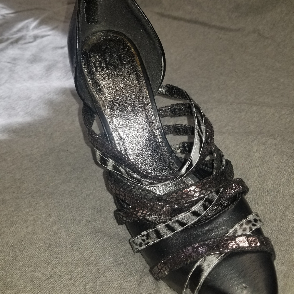 Shoes - Picture 3 of 6